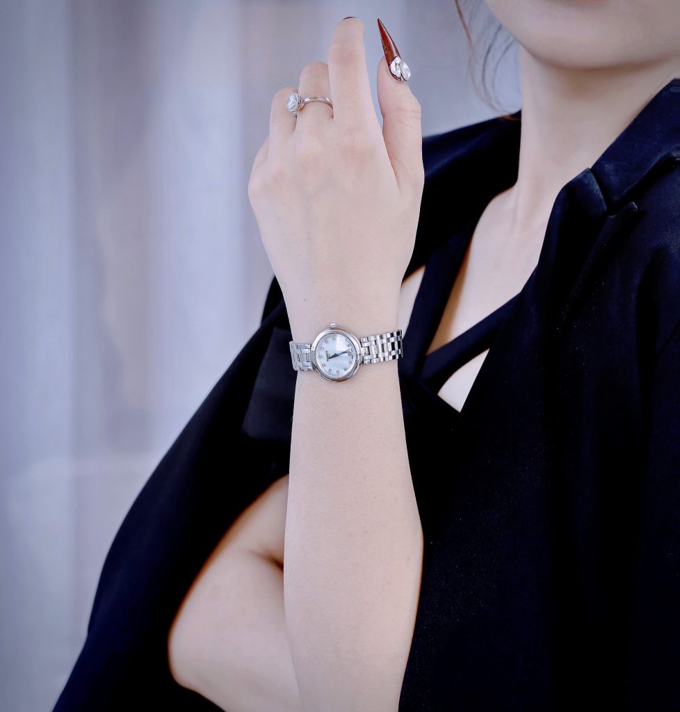 Đồng hồ Tissot Mini T-Classic nữ dây kim loại Fake 11