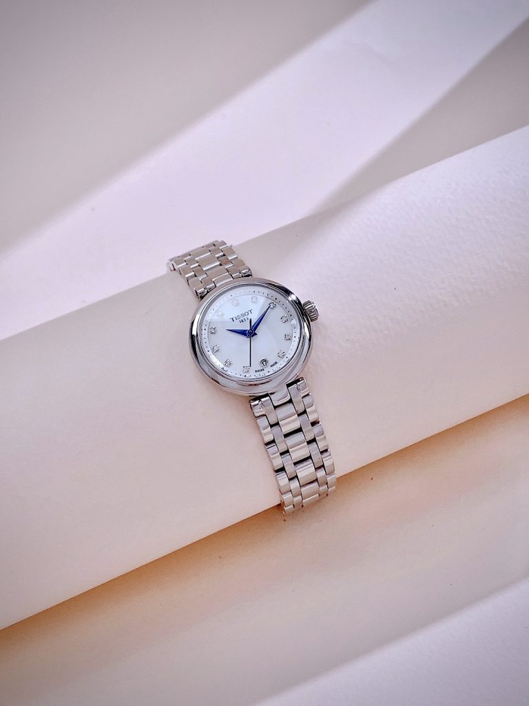 Đồng hồ Tissot Mini T-Classic nữ dây kim loại Fake 11