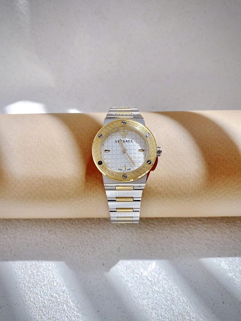 Đồng hồ Versace Greca nữ dây kim loại demi gold fake 11 27mm (1)