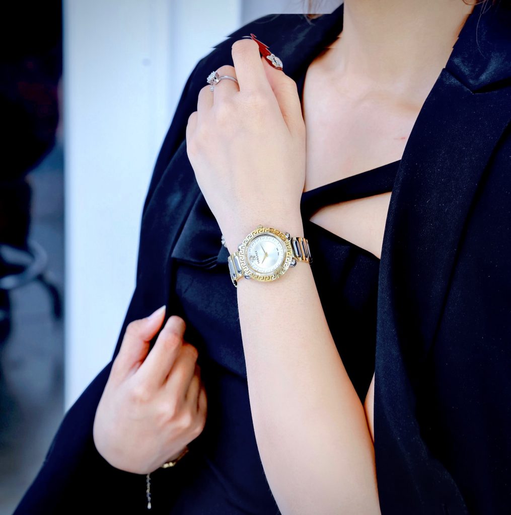 Đồng hồ Versace Greca twist nữ dây kim loại demi gold fake 11  (1)