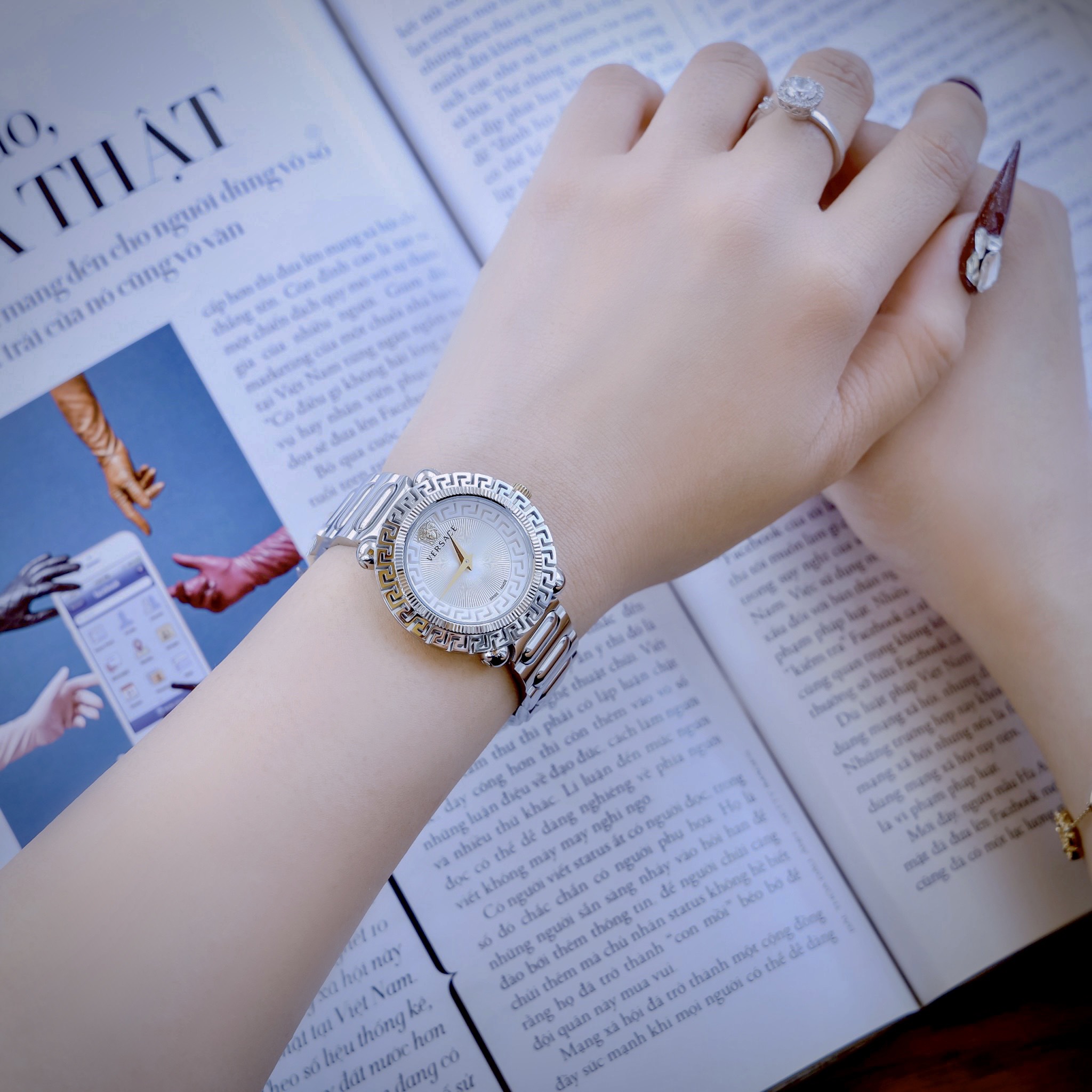 Đồng hồ Versace Greca twist nữ dây kim loại like auth Đồng hồ Versace Greca twist nữ dây kim loại like auth