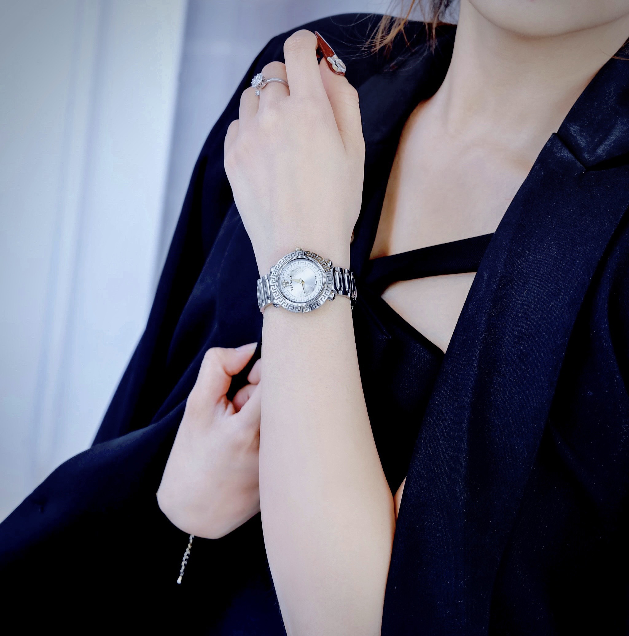 Đồng hồ Versace Greca twist nữ dây kim loại like auth Đồng hồ Versace Greca twist nữ dây kim loại like auth