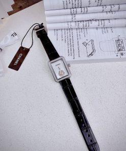 Đồng hồ nữ Chanel boy's friend dây da đính đá siêu cấp 28x32mm (1)