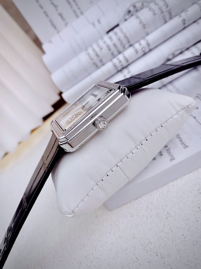 Đồng hồ nữ Chanel boy's friend dây da đính đá siêu cấp 28x32mm (1)