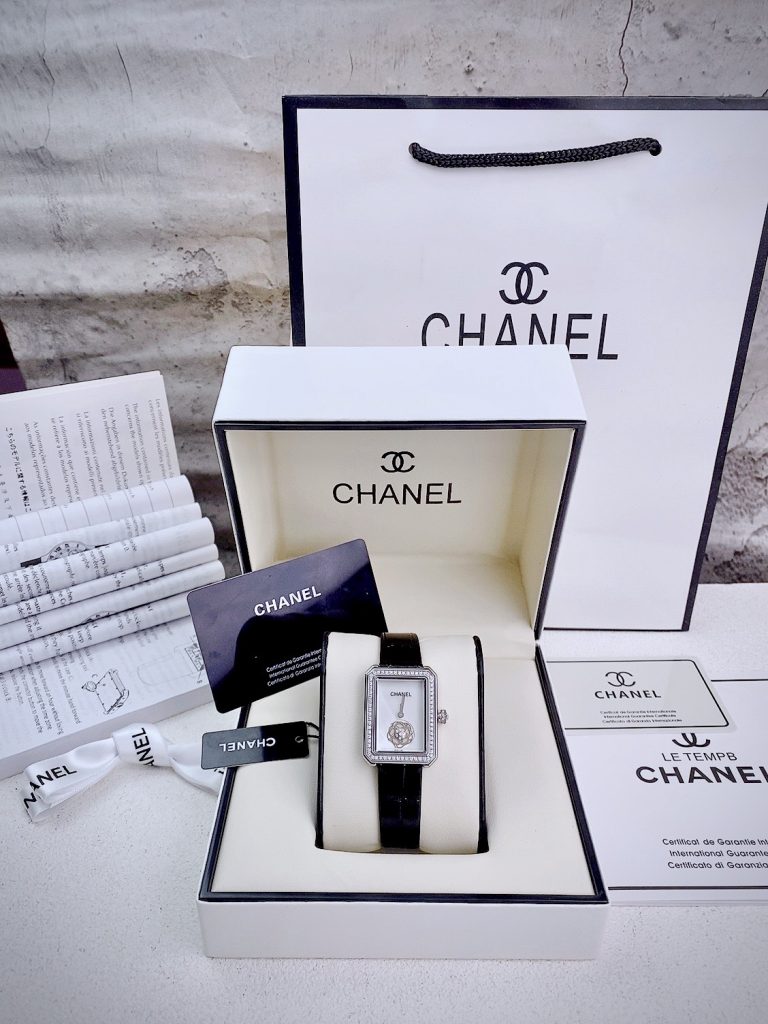 Đồng hồ nữ Chanel boy's friend dây da đính đá siêu cấp 28x32mm (1)