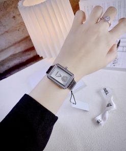 Đồng hồ nữ Chanel boy's friend dây da đính đá siêu cấp 28x32mm (1)