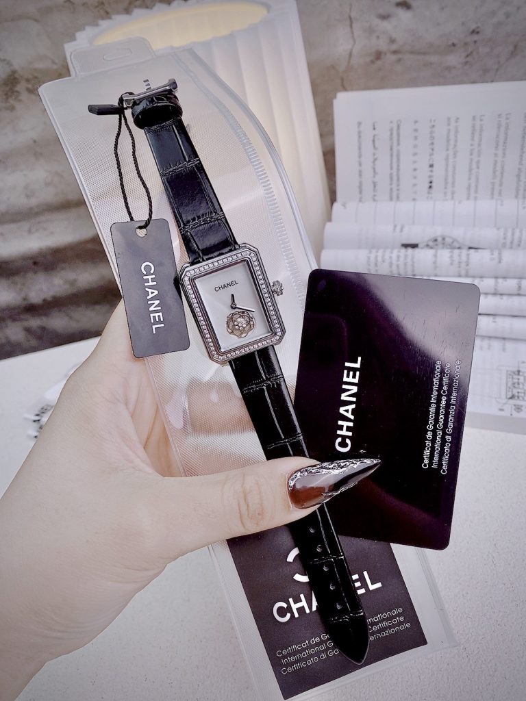 Đồng hồ nữ Chanel boy's friend dây da đính đá siêu cấp 28x32mm (1)