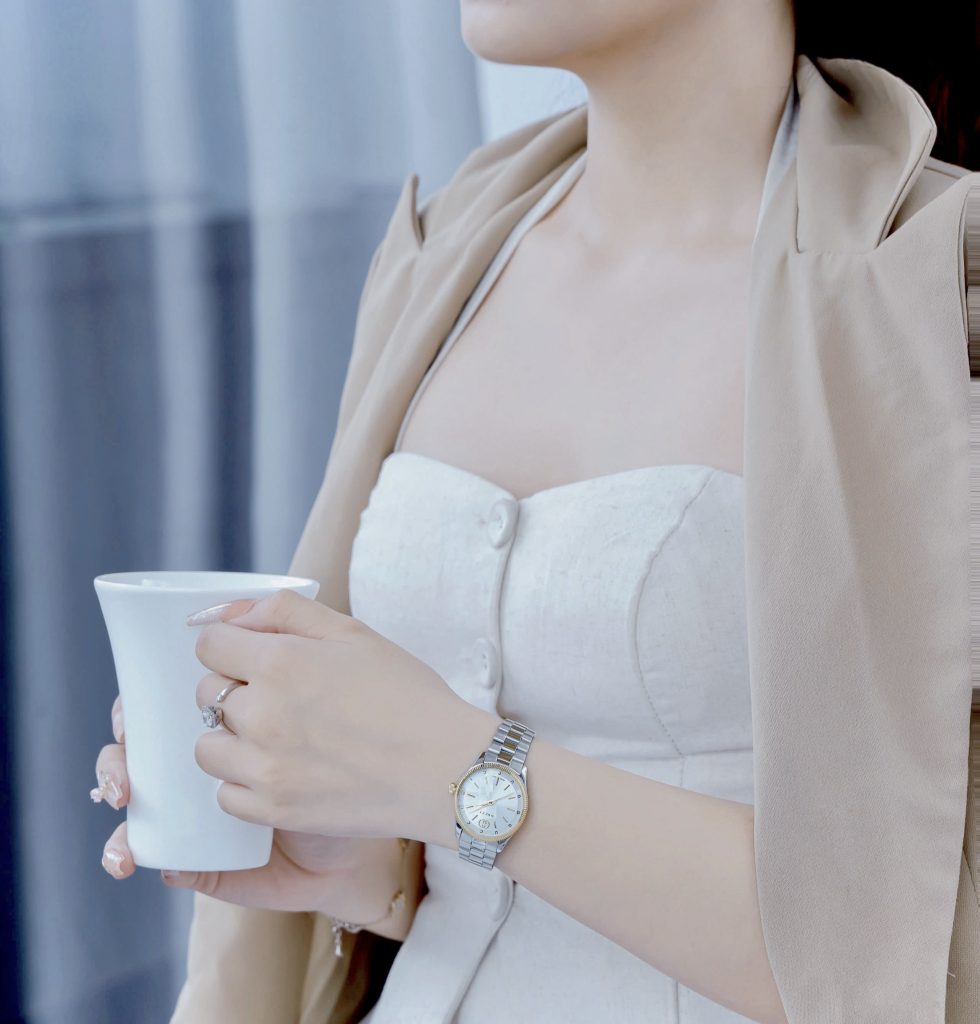 Đồng hồ Gucci nữ dây kim loại mặt trắng demi Like Auth 29mm