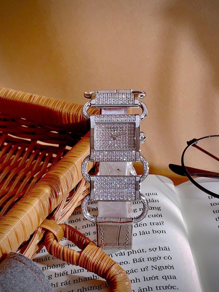 Đồng hồ HERMÈS Klikti nữ thép trắng dây da xám đính full đá 22x21mm (1)