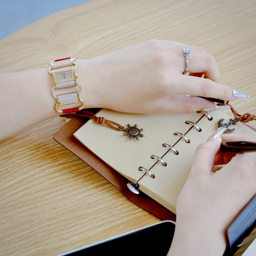 Đồng hồ HERMÈS Klikti nữ vàng gold dây da đỏ đính full đá 22x21mm (7)