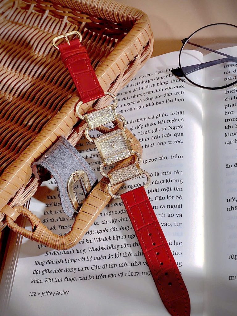 Đồng hồ HERMÈS Klikti nữ vàng gold dây da đỏ đính full đá 22x21mm (7)