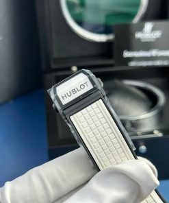 Đồng hồ Hublot Square Bang Unico gốm đen Rep 11 nhà máy BBF phiên bản sao chép chuẩn 1:1 chạy đầy đủ chức năng.