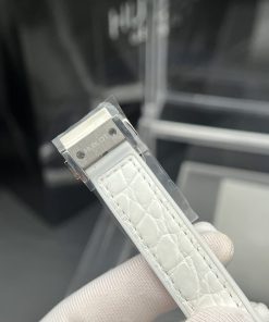 Đồng hồ Hublot nữ đính đá dây cao su màu trắng mặt xà cừ 33mm (1)