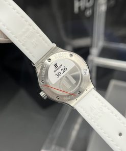 Đồng hồ Hublot nữ đính đá dây cao su màu trắng mặt xà cừ 33mm (1)