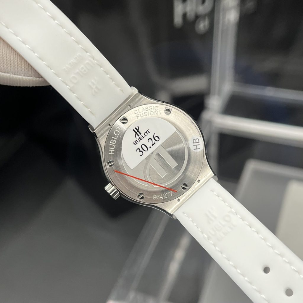 Đồng hồ Hublot nữ đính đá dây cao su màu trắng mặt xà cừ 33mm (1)