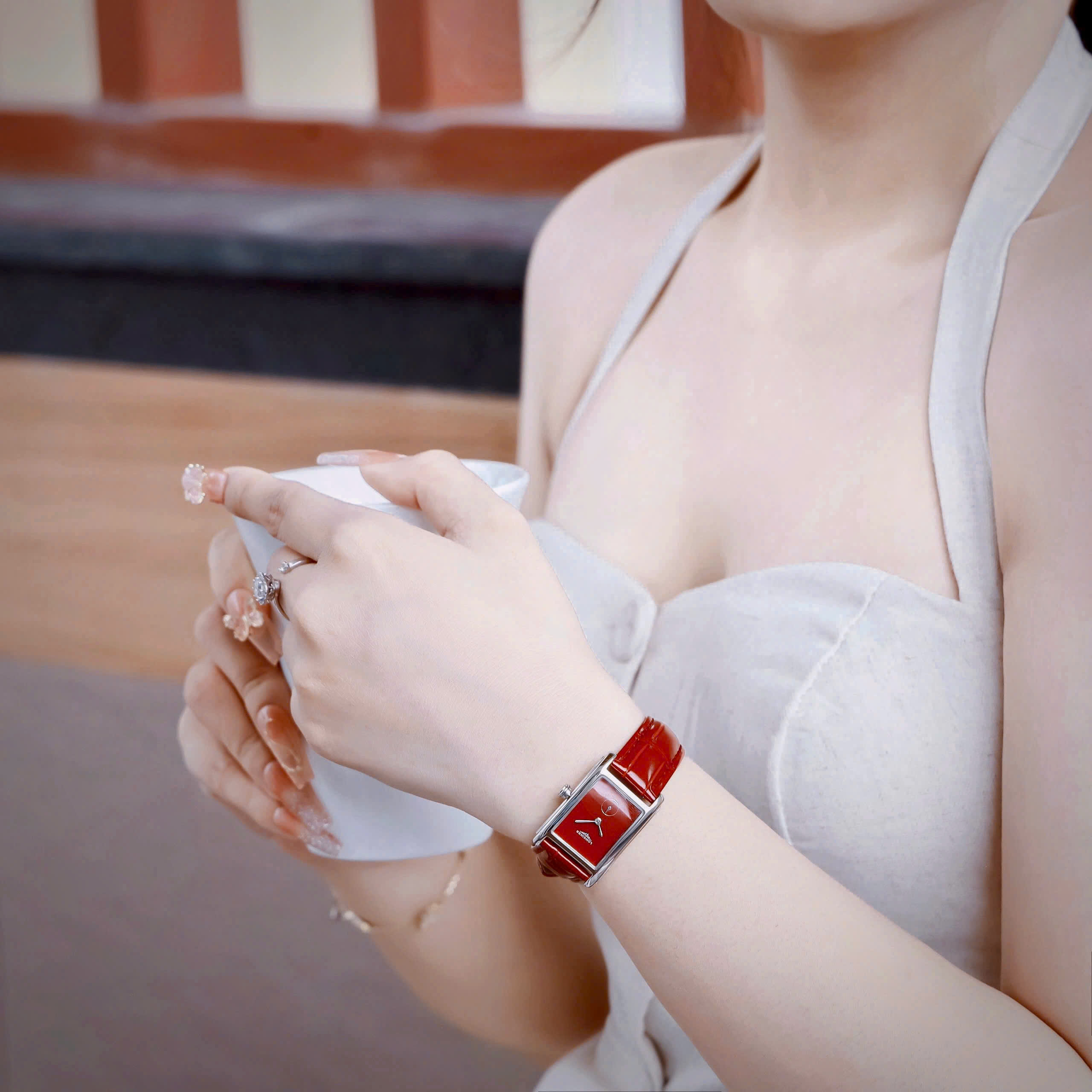 Đồng hồ Longines DolceVita L5.512.4.91.2 nữ mặt hình chữ nhật Super Fake 23mm (8) Đồng hồ Longines DolceVita L5.512.4.91.2 nữ mặt hình chữ nhật Fake cao cấp 23mm