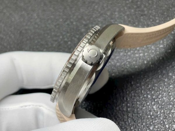 Đồng hồ Omega Planet Ocean 600M Replica 11 Màu Hồng Nhà Máy VS 43 (2)