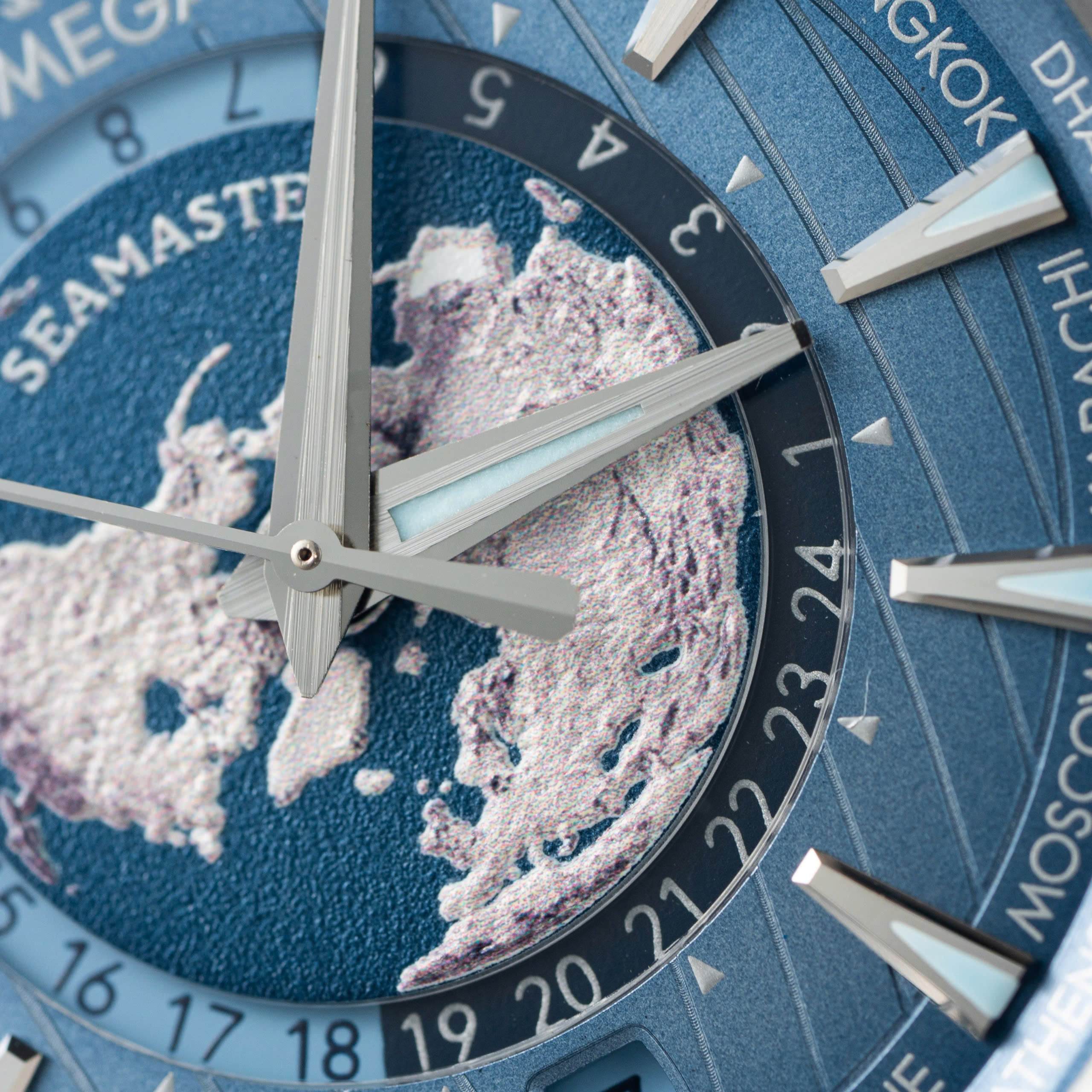 Đồng hồ Omega Seamaster Aqua Terra Worldtimer Rep 11 cao cấp nam dây kim loại 43mm (11) Đồng hồ Omega Seamaster Aqua Terra Worldtimer Rep 11 cao cấp nam dây kim loại 43mm (2)