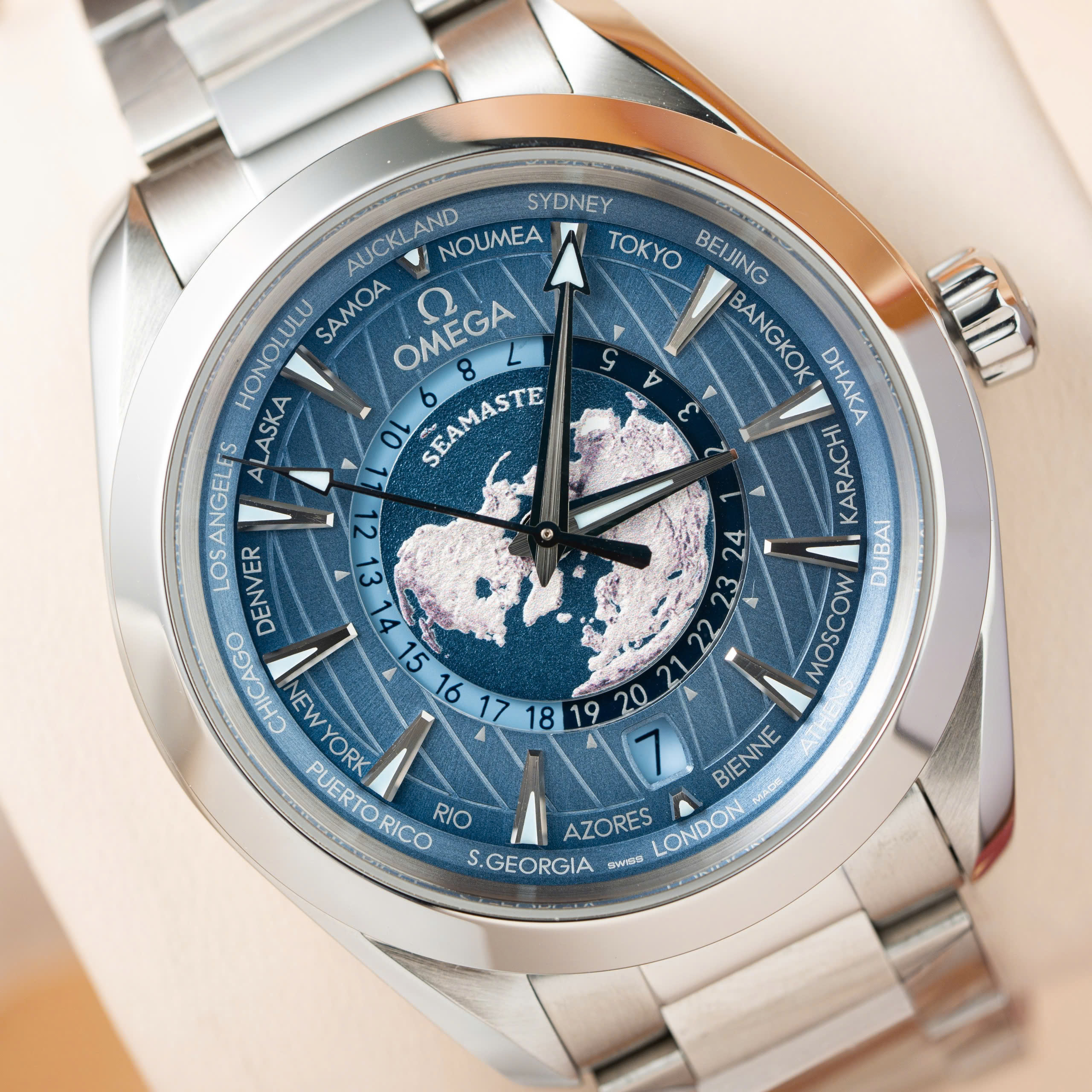 Đồng hồ Omega Seamaster Aqua Terra Worldtimer Rep 11 cao cấp nam dây kim loại 43mm (6) Đồng hồ Omega Seamaster Aqua Terra Worldtimer Rep 11 cao cấp nam dây kim loại 43mm (2)