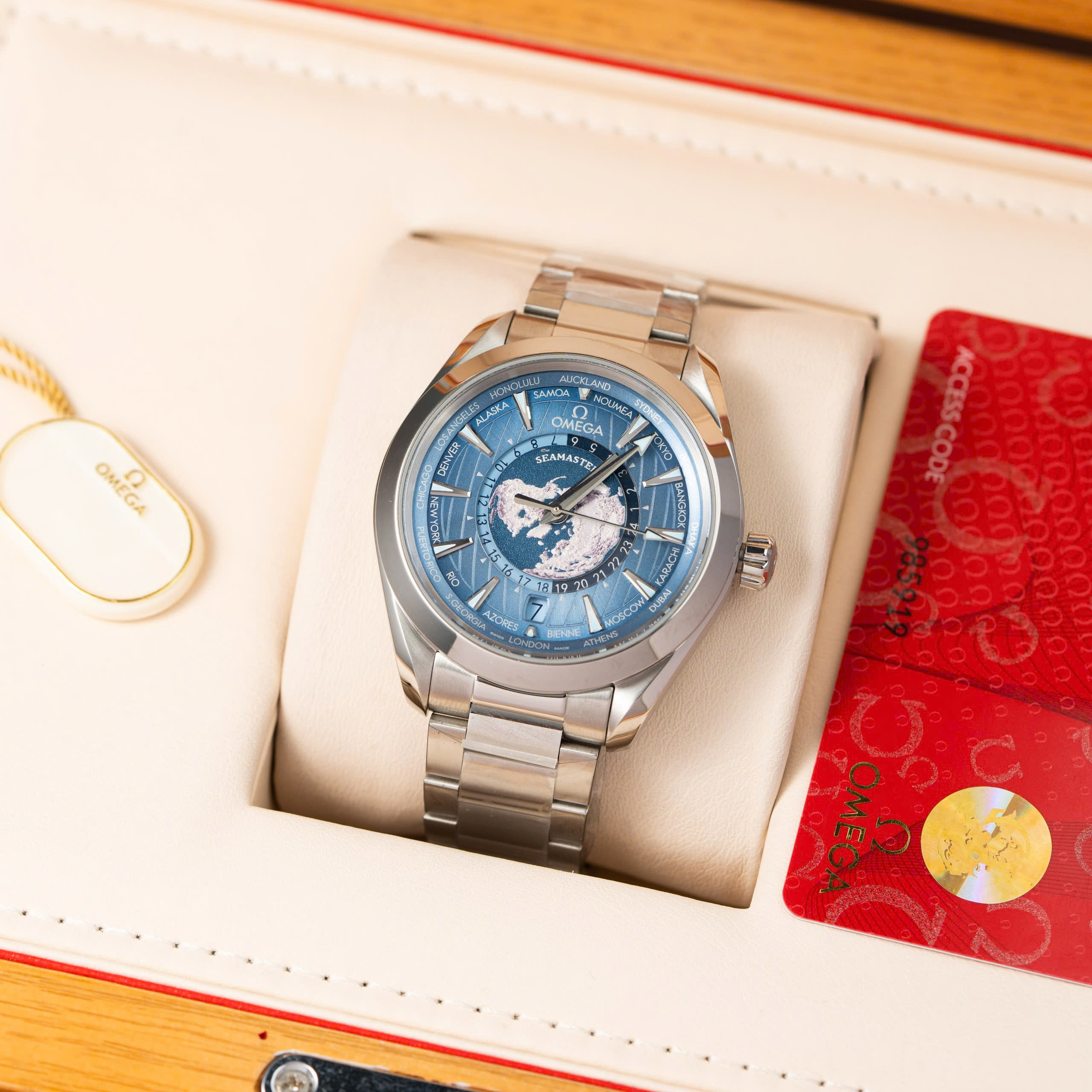 Đồng hồ Omega Seamaster Aqua Terra Worldtimer Rep 11 cao cấp nam dây kim loại 43mm (8) Đồng hồ Omega Seamaster Aqua Terra Worldtimer Rep 11 cao cấp nam dây kim loại 43mm (2)