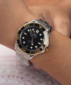 Đồng hồ Omega Seamaster Diver 300m demi vàng mặt đen Rep 11 cao cấp VSF 42mm (2)