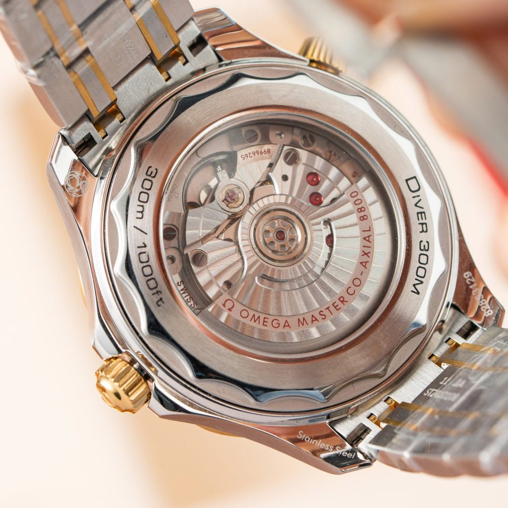 Đồng hồ Omega Seamaster Diver 300m demi vàng mặt đen Rep 11 cao cấp VSF 42mm (2)