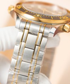 Đồng hồ Omega Seamaster Diver 300m demi vàng mặt đen Rep 11 cao cấp VSF 42mm (2)