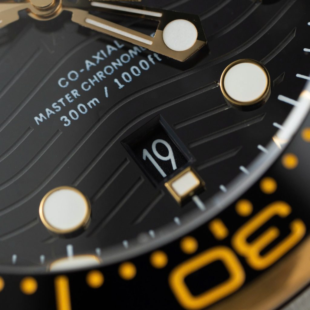 Đồng hồ Omega Seamaster Diver 300m demi vàng mặt đen Rep 11 cao cấp VSF 42mm (2)