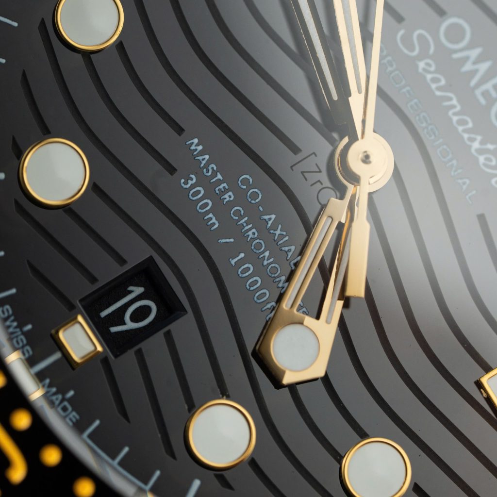 Đồng hồ Omega Seamaster Diver 300m demi vàng mặt đen Rep 11 cao cấp VSF 42mm (2)