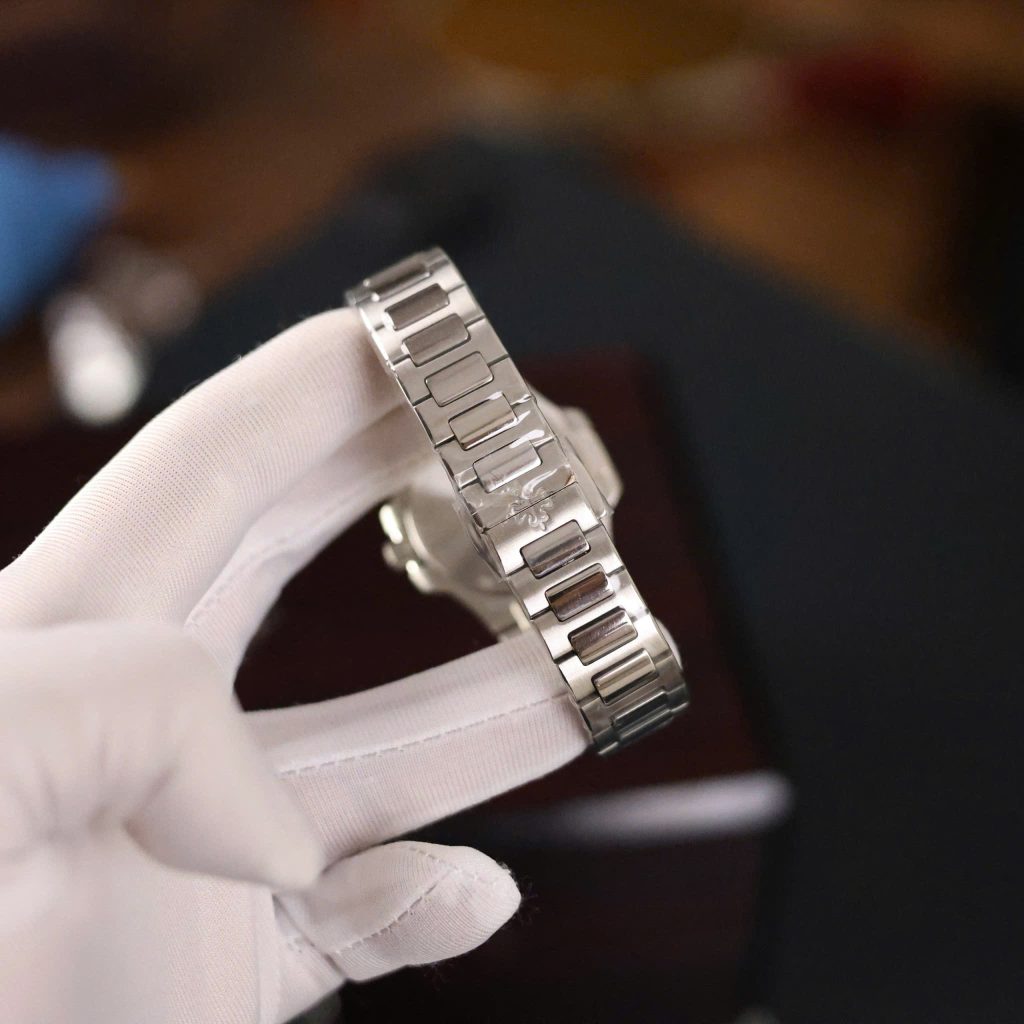 Đồng hồ Patek Philippe Nautilus 7118 Rep 11 dây kim loại máy Pin 32mm