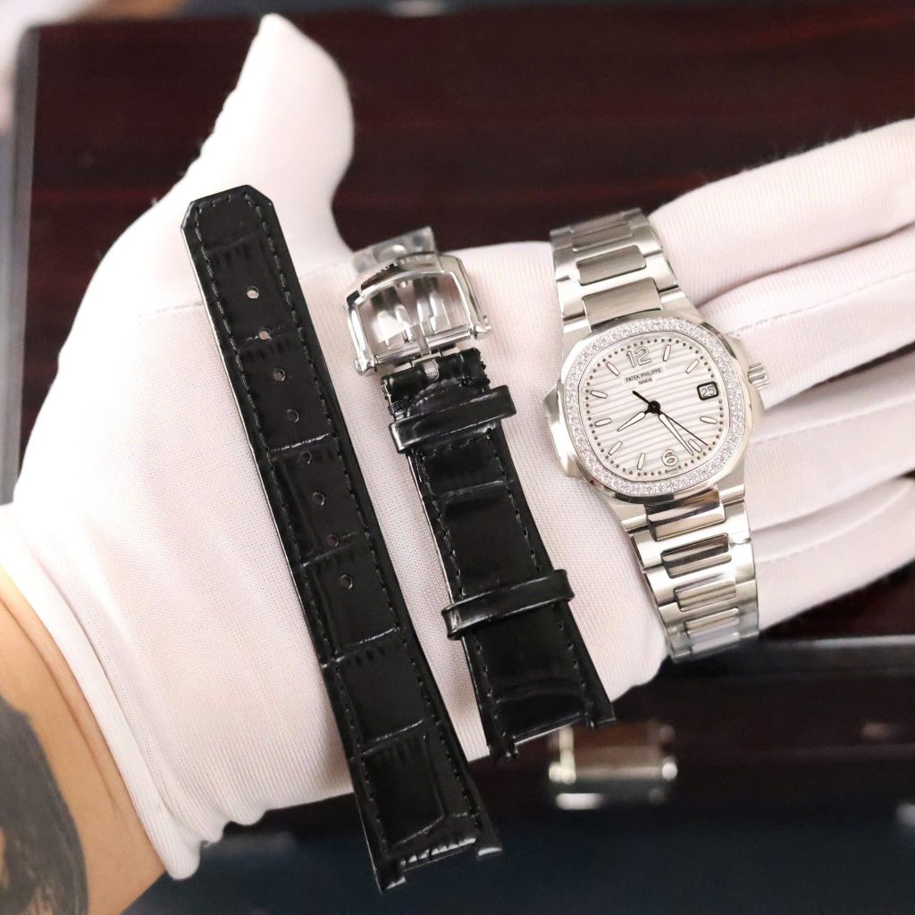 Đồng hồ Patek Philippe Nautilus 7118 Rep 11 dây kim loại máy Pin 32mm