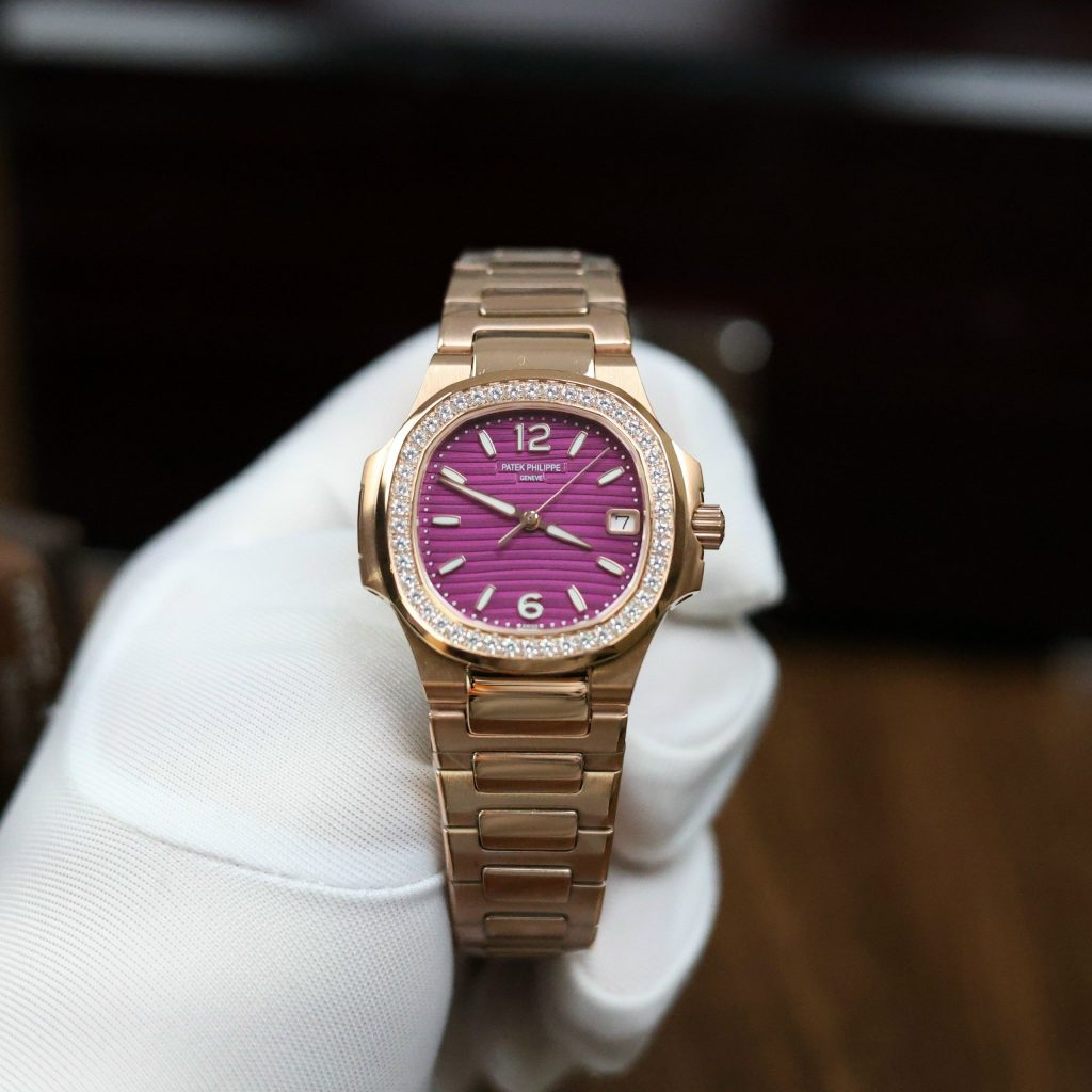 Đồng hồ Patek Philippe Nautilus 7118R đính đá mặt màu tím Rep 11 32mm (7)