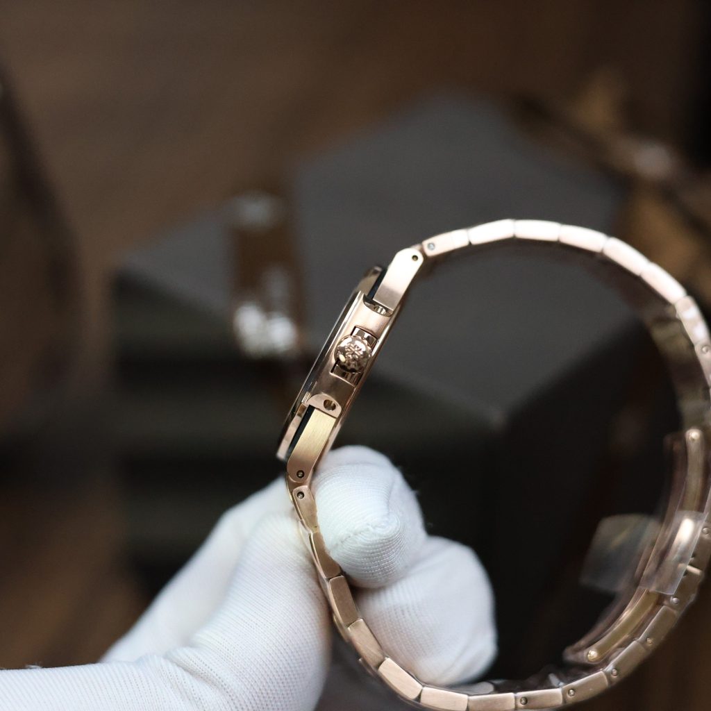 Đồng hồ Patek Philippe Nautilus 7118R đính đá mặt màu tím Rep 11 32mm (7)