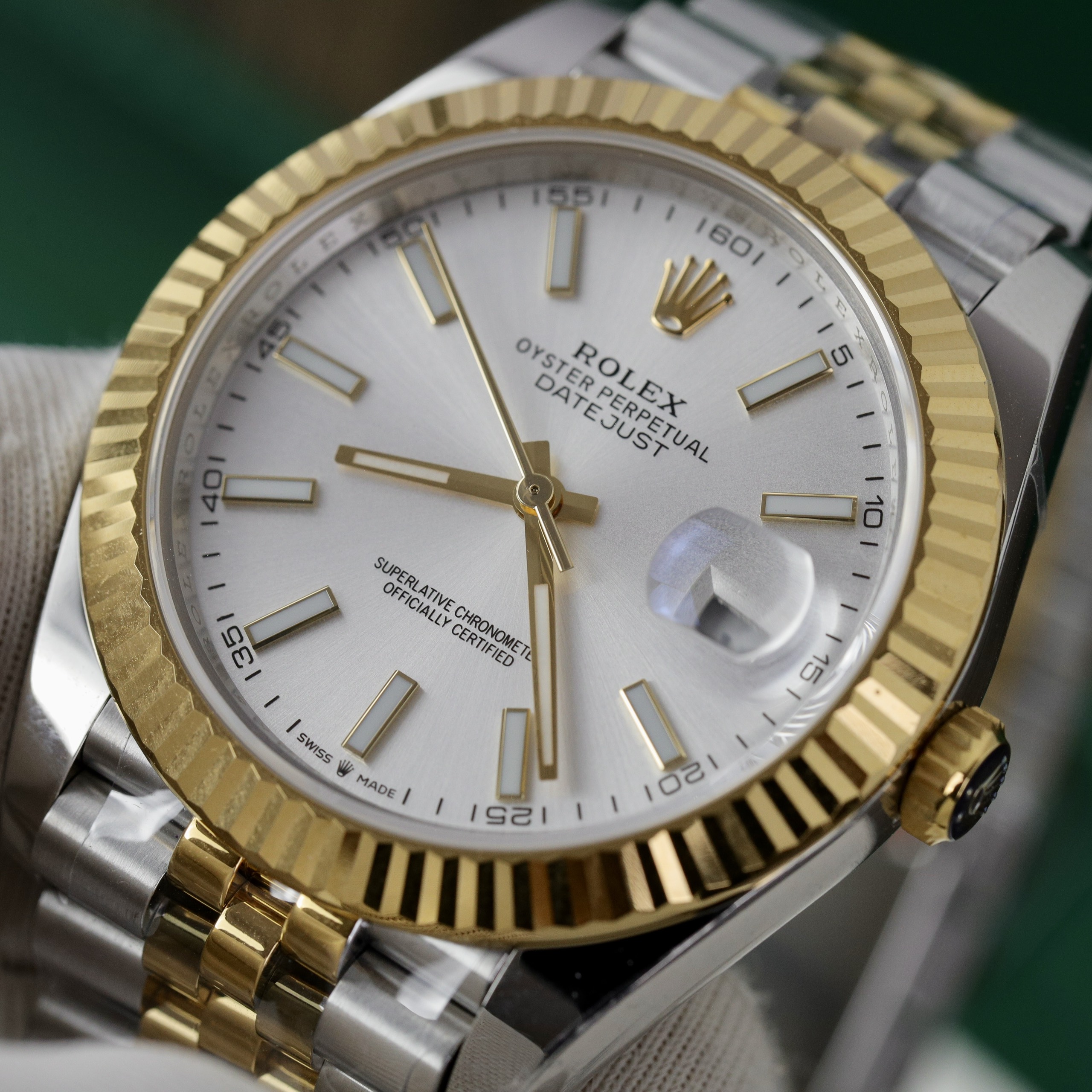 Đồng hồ Rolex Date Just 3235 Clean giá rẻ cọc số dạ quang Fake cao cấp 41mm (8) Đồng hồ Rolex Date Just 3235 Clean giá rẻ cọc số dạ quang Fake cao cấp 41mm (7)