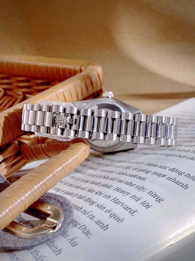 Đồng hồ Rolex Datejust nữ mặt xanh băng cọc số đính đá Fake cao cấp 32mm