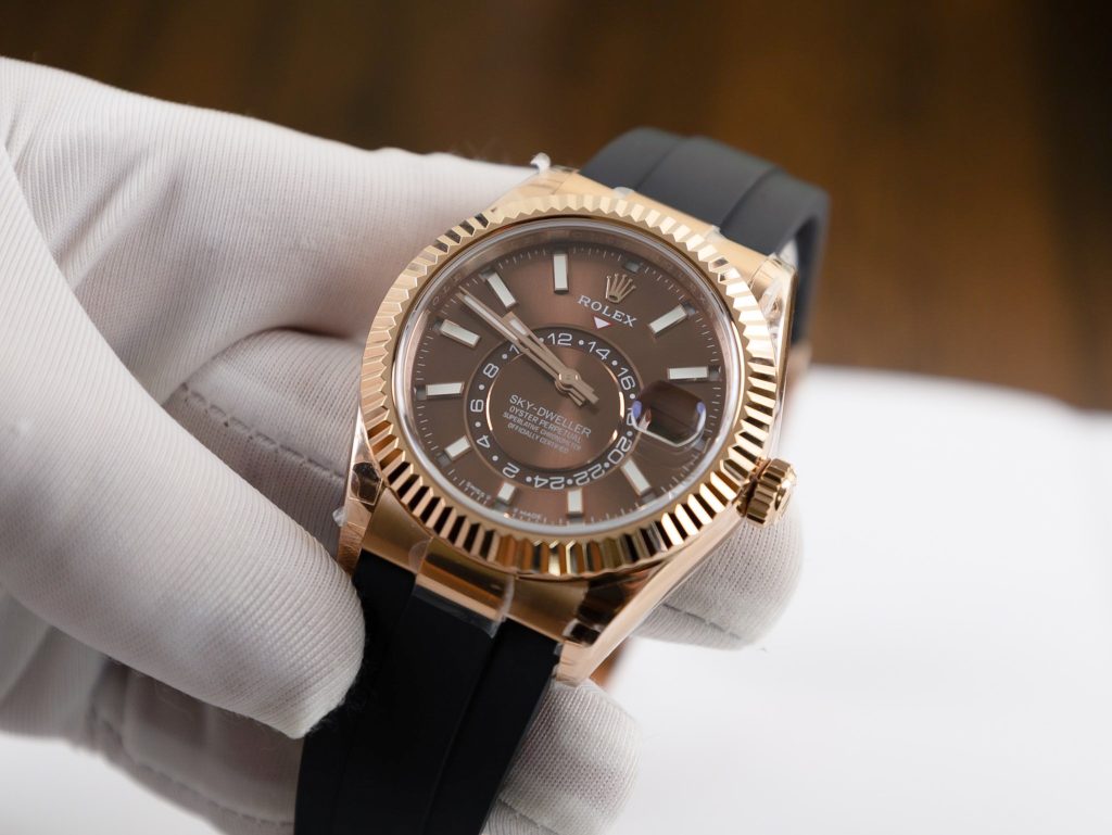 Đồng hồ Rolex chế tác Sky Dweller mặt số Chocolate dây cao su 42mm (1)