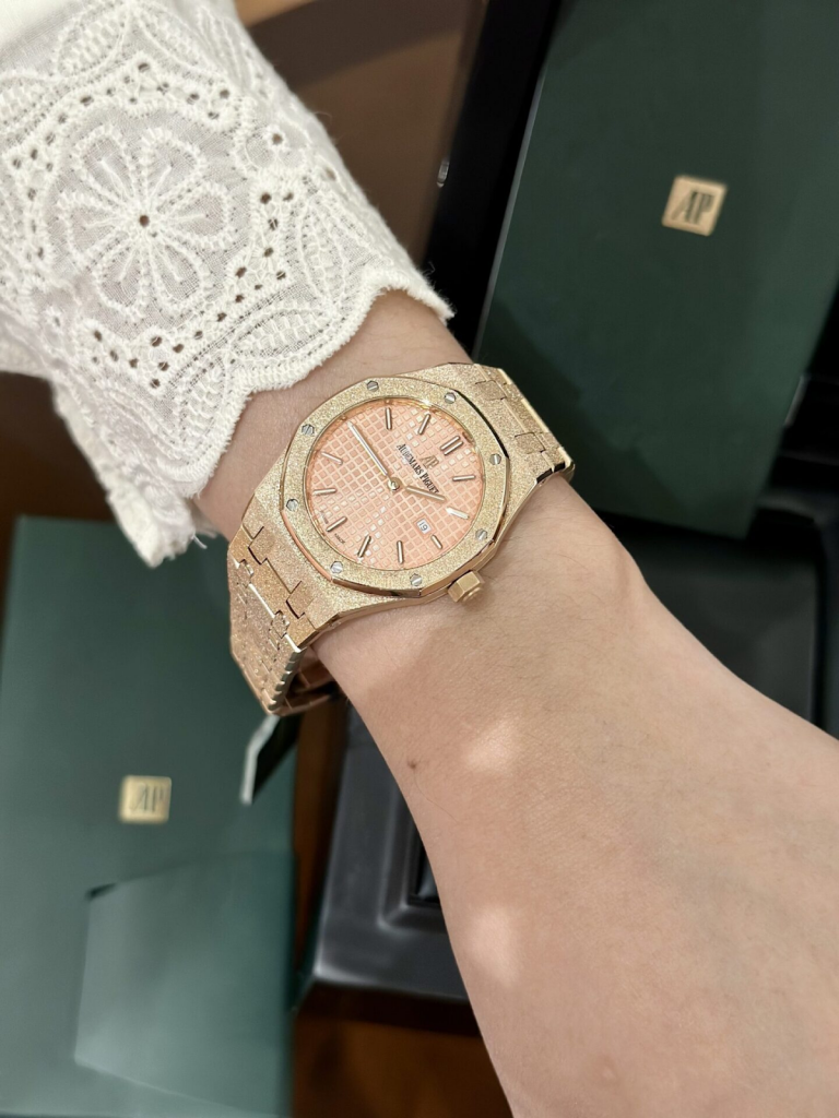 TOP Đồng Hồ Rep Nữ Đẳng Cấp Tôn Vinh Vẻ Đẹp Và Phong Cách Riêng (1)