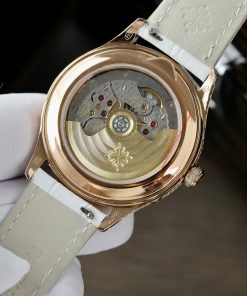 Đồng Hồ Patek Philippe Complications 4947R Replica 11 Mặt Khảm Xà Cừ Dây Da Màu Trắng 38mm (2)
