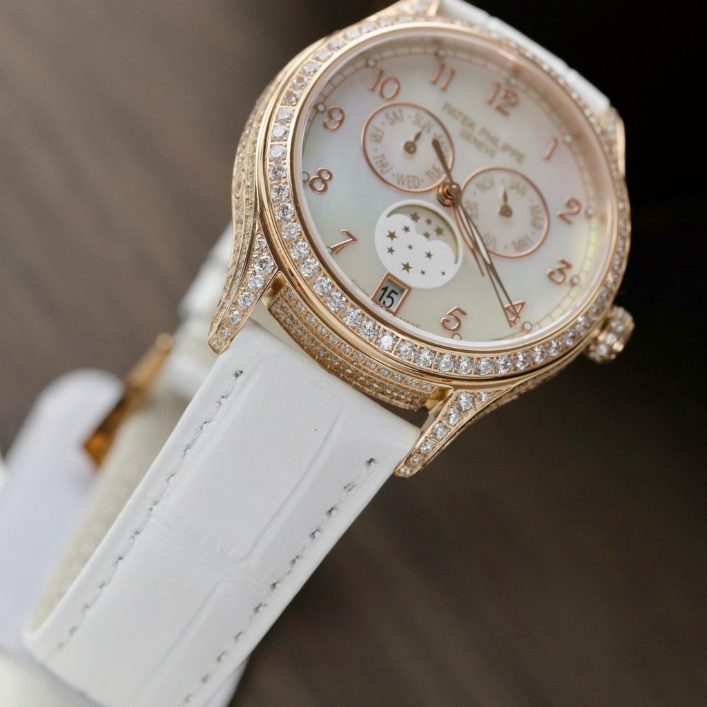 Đồng Hồ Patek Philippe Complications 4947R Replica 11 Mặt Khảm Xà Cừ Dây Da Màu Trắng 38mm (2)