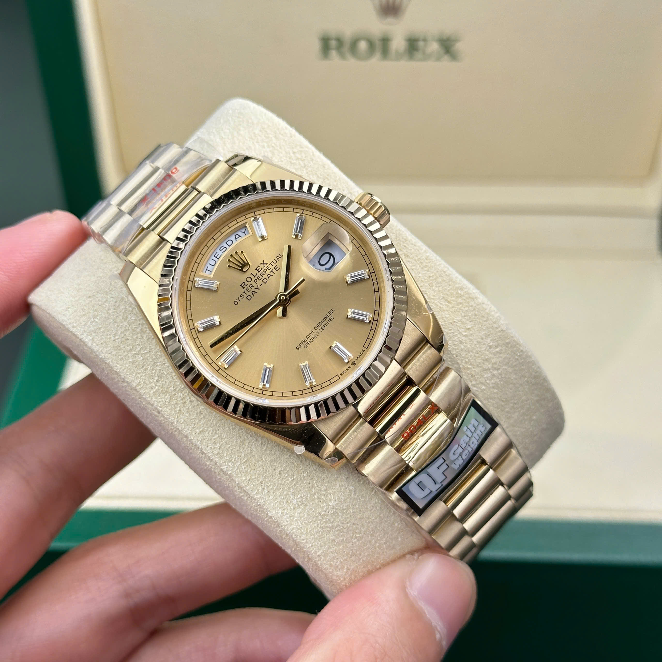 Đồng Hồ Rolex Day-Date 128238 mặt vàng champagne 158gram Rep 11 QF factory 36mm (2) Đồng Hồ Rolex Day-Date 128238 mặt vàng champagne 158gram Rep 11 QF factory 36mm (1)