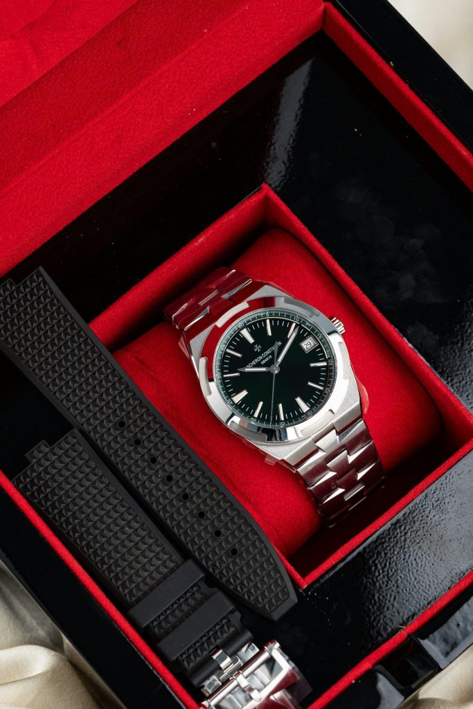 Đồng Hồ Vacheron Constantin Rep 11 Overseas mặt đen nhà máy PPF 41mm (18)