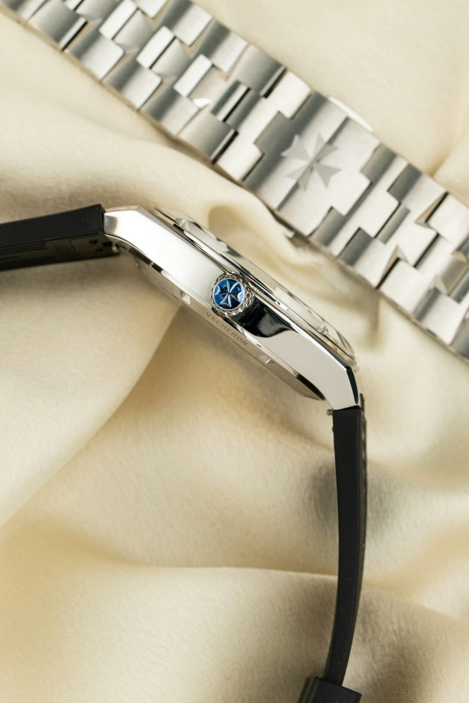 Đồng Hồ Vacheron Constantin Rep 11 Overseas mặt đen nhà máy PPF 41mm (18)