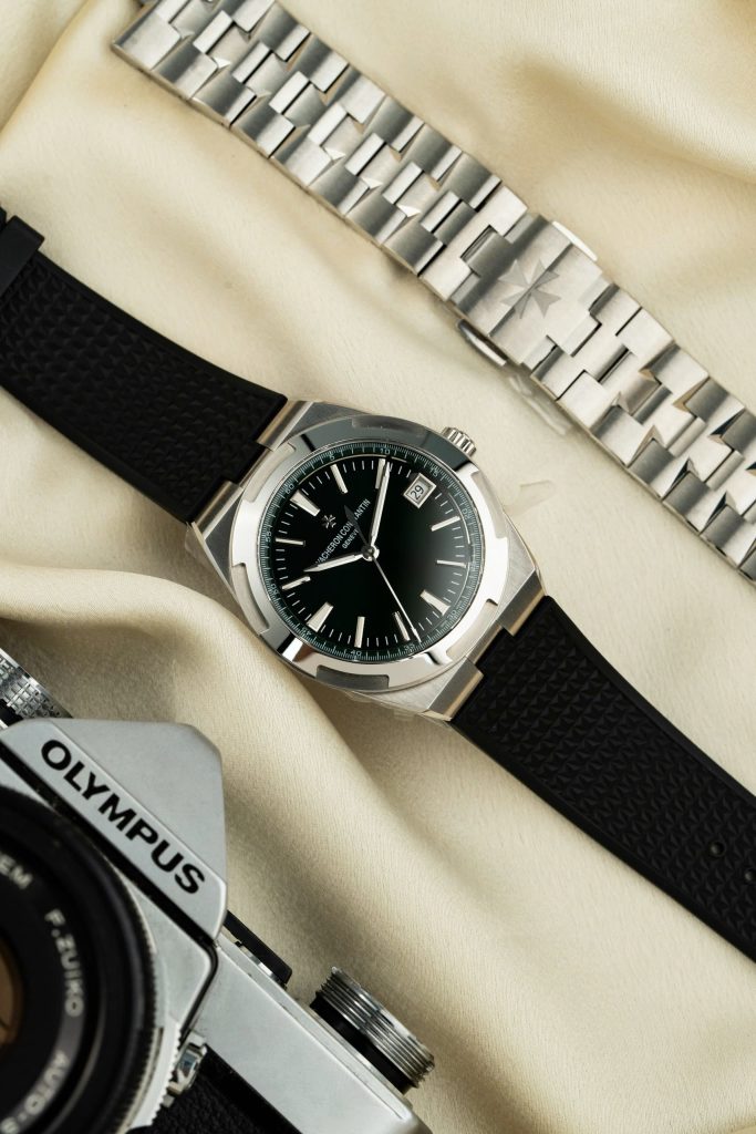 Đồng Hồ Vacheron Constantin Rep 11 Overseas mặt đen nhà máy PPF 41mm (18)