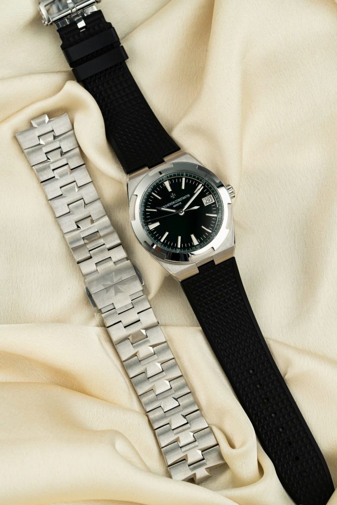 Đồng Hồ Vacheron Constantin Rep 11 Overseas mặt đen nhà máy PPF 41mm (18)