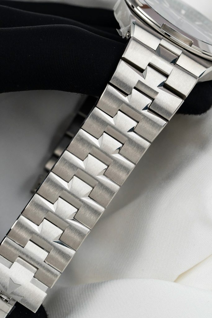 Đồng Hồ Vacheron Constantin Rep 11 Overseas mặt xanh nhà máy PPF 41mm (10)