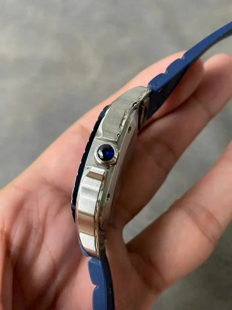 Đồng hồ Cartier Santos Rep 11 cao cấp mặt xanh blue dây cao su 40mm (2)