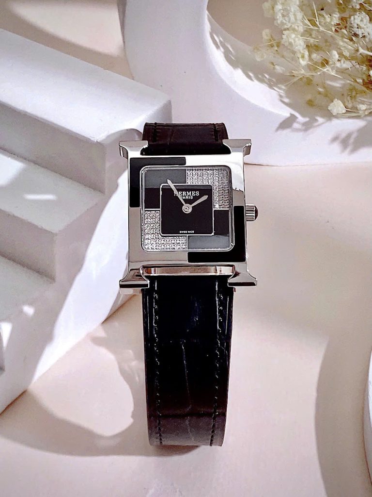 Đồng hồ Hermes nữ mặt vuông dây da đính đá Like Auth 26mm