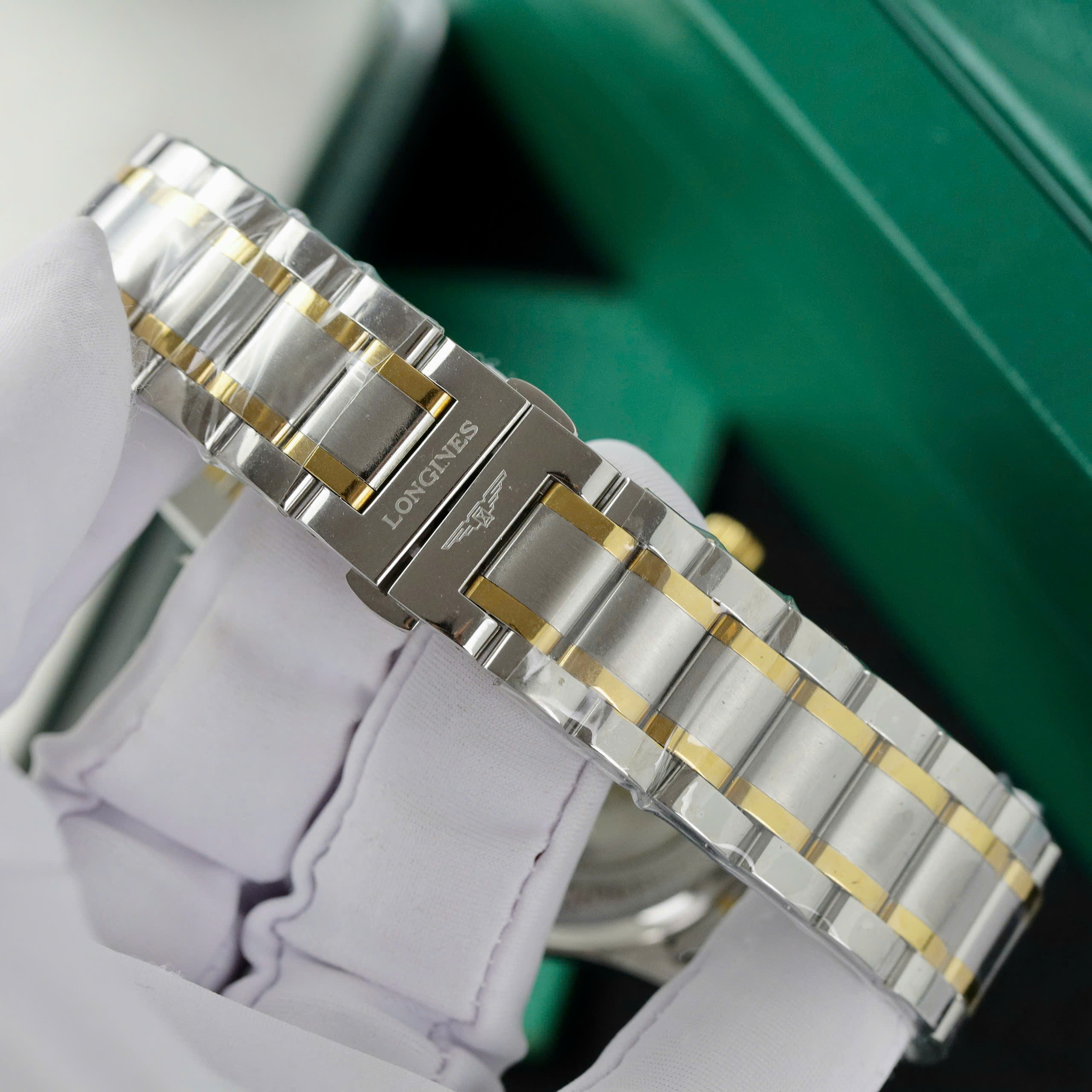 Đồng hồ Longines Master demi gold nam mặt đen Rep 11 cao cấp 38 (1) Đồng hồ Longines Master demi gold nam mặt đen Rep 11 cao cấp 38 (2)