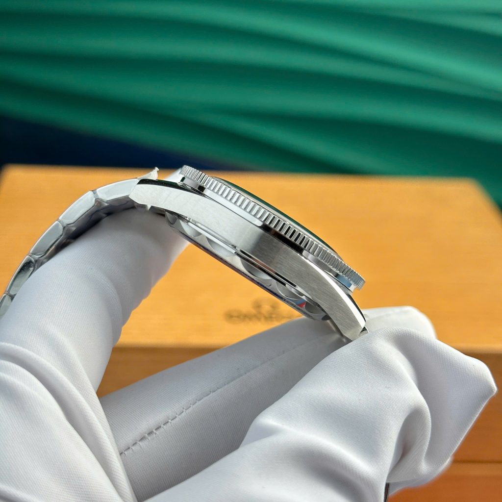 Đồng hồ Omega Seamaster 007 Rep 11 cao cấp mặt đen nhà máy VS 41mm (2)