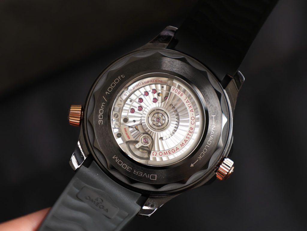 Đồng hồ Omega Seamaster chế tác gốm đen vàng hồng dây cao su 42mm (1)